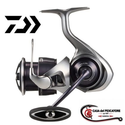 Mulinello Daiwa 25 Caldia LT in vista laterale, design argento e dettagli gun smoke - Casadelpescatore1939.it