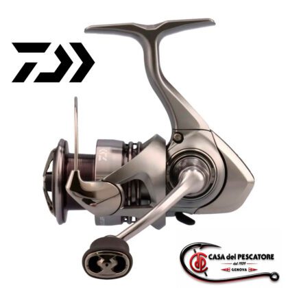 Mulinello Daiwa 23 Exceler LT visto di profilo su sfondo bianco - Casadelpescatore1939.it